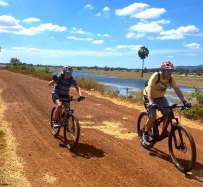 Angela White Cycling on the  tour with redspokes